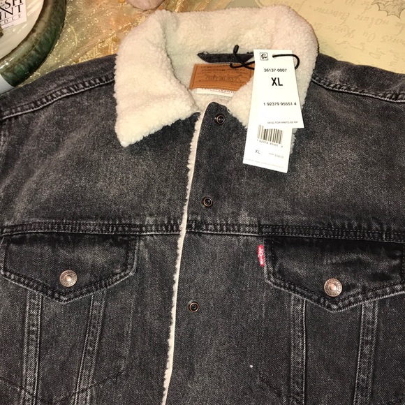 Levi’s Trucker Jacket with snap buttons. - Picture 6 of 7